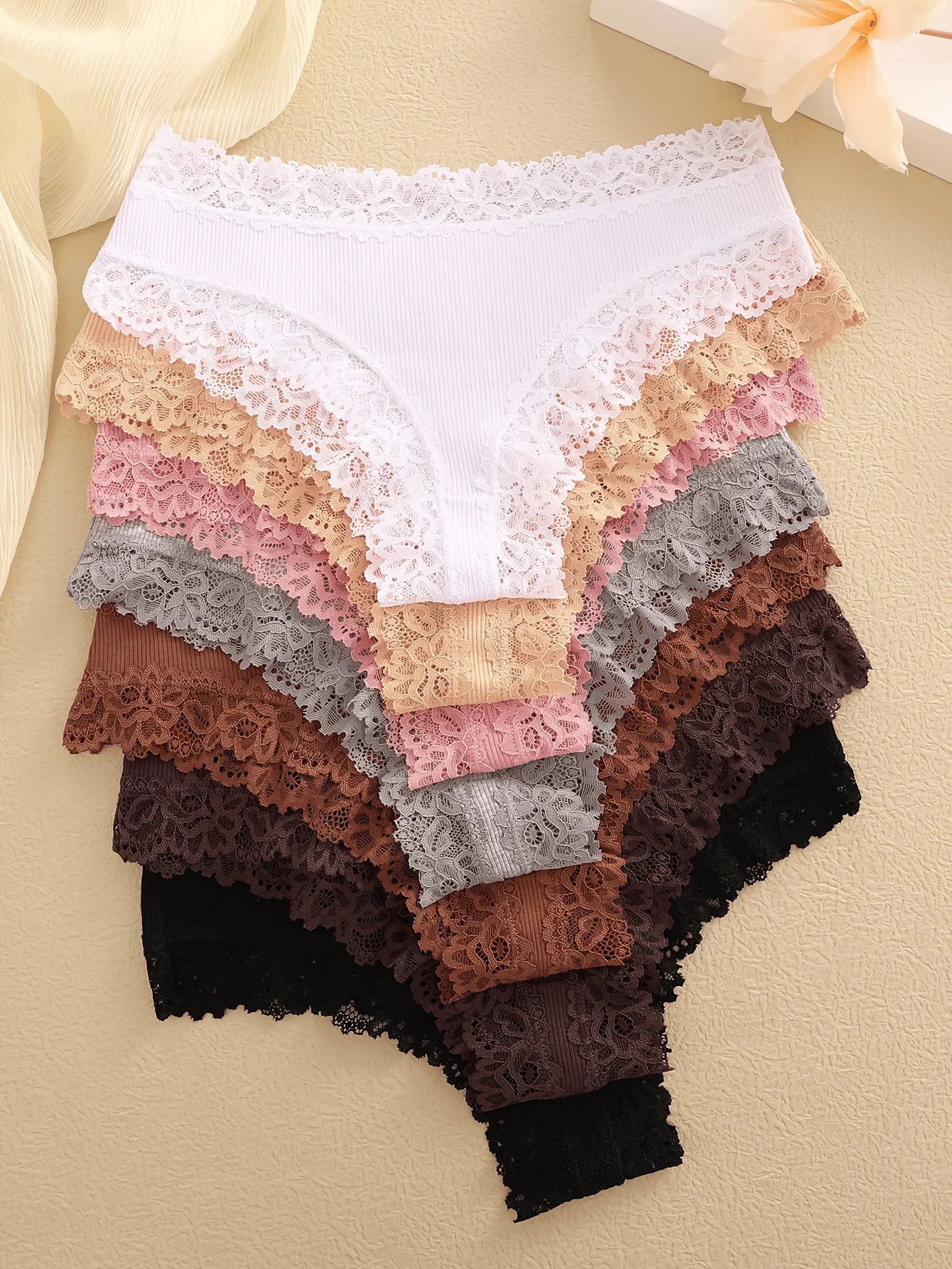 Seamless Lace Panties: Comfort and Elegance for Everyday Life